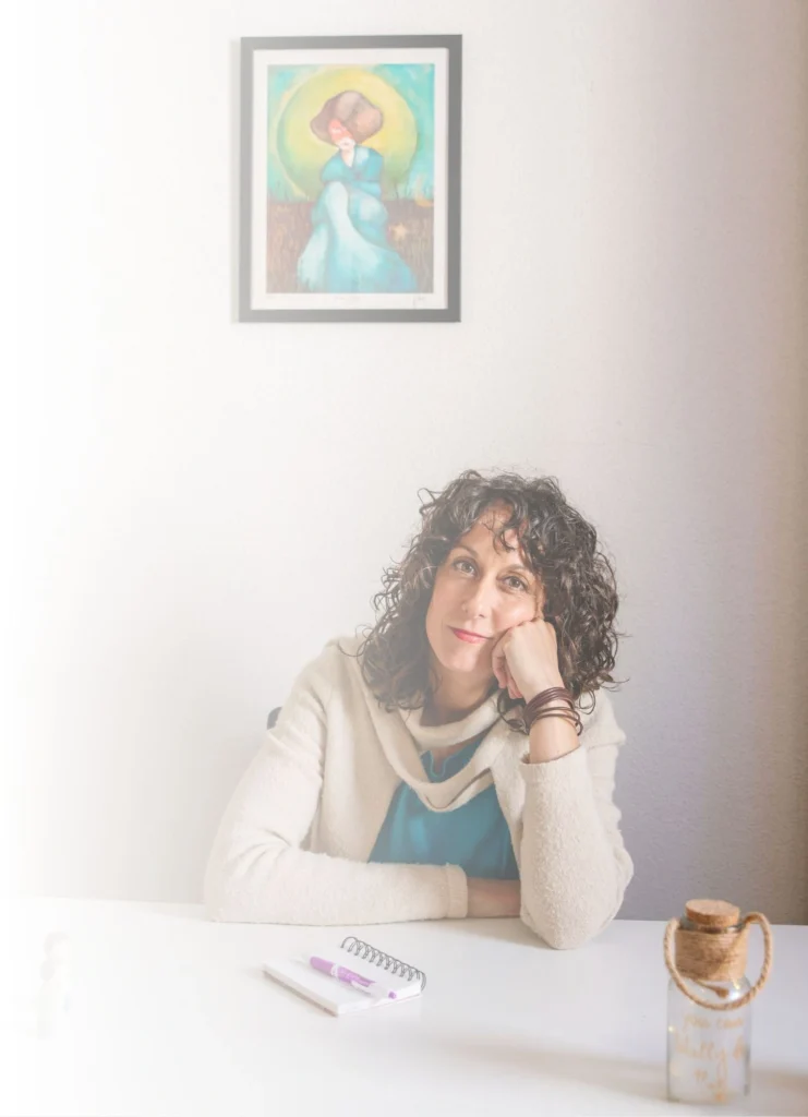Mónica Cambra Experiencias formativas personalizadas para entidades que apuestan por la prevención de la violencia de género, la promoción de la igualdad y el bienestar mental.